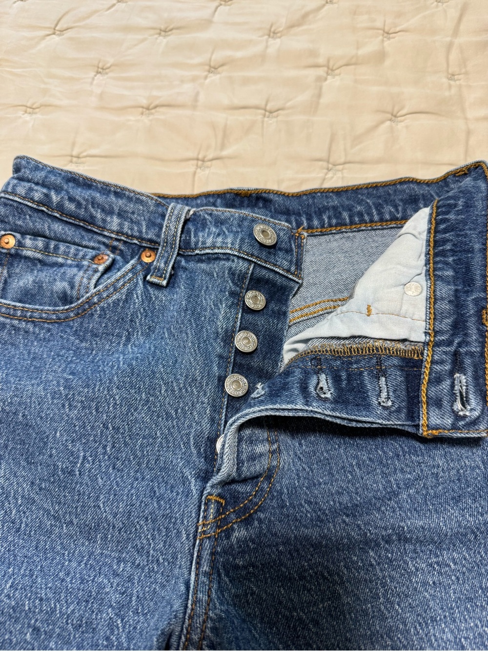Levi’s 501 Mid Thigh Short